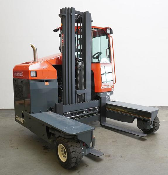 Combilift C4000 - 4-suunaline lükandmastiga tõstuk: pilt 1 Combilift C4000 - 4-suunaline lükandmastiga tõstuk: pilt 1