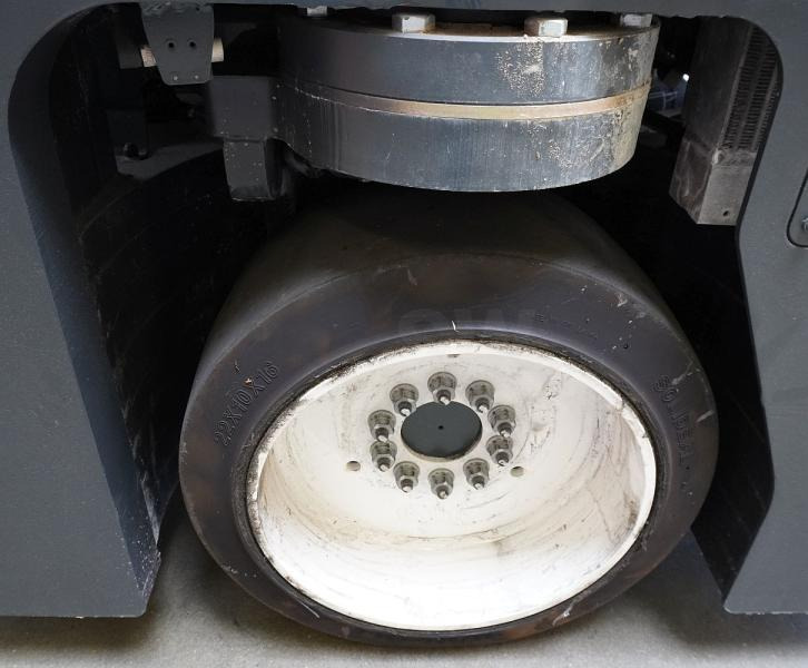 Combilift CB2500LPG - 4-suunaline lükandmastiga tõstuk: pilt 5 Combilift CB2500LPG - 4-suunaline lükandmastiga tõstuk: pilt 5