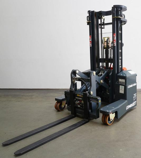 Combilift WR4 - 4-suunaline lükandmastiga tõstuk: pilt 1 Combilift WR4 - 4-suunaline lükandmastiga tõstuk: pilt 1