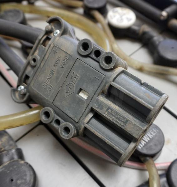 HAWKER 24 Volt 6 PzS 930 Ah - Aku: pilt 3 HAWKER 24 Volt 6 PzS 930 Ah - Aku: pilt 3