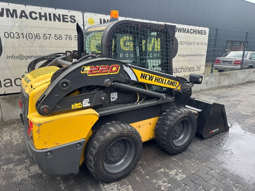 New Holland L220 - Kompaktlaadur: pilt 3 New Holland L220 - Kompaktlaadur: pilt 3