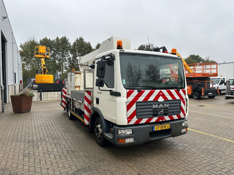 BISON Palfinger TKA 17 - Veoautolt tõusev platvorm: pilt 4 BISON Palfinger TKA 17 - Veoautolt tõusev platvorm: pilt 4