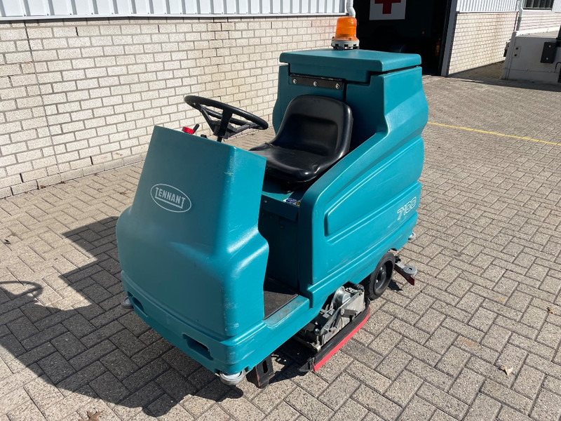 TENNANT 7100 - Tänavapühkimismasin: pilt 2 TENNANT 7100 - Tänavapühkimismasin: pilt 2