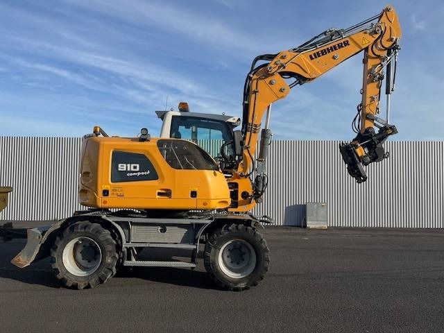 Liebherr A 910 Compact - Ratastel ekskavaator: pilt 4 Liebherr A 910 Compact - Ratastel ekskavaator: pilt 4