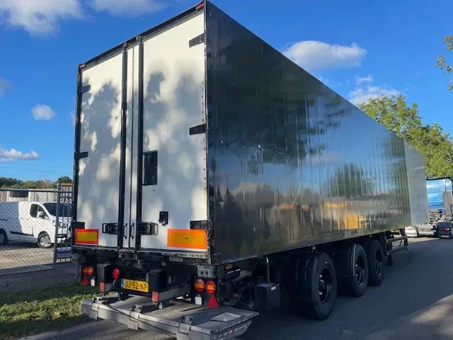 Van Eck UT-3B Steering axle 260 cm insteek Frigo carrier vector UT-3B H= 260 W= 250cm - Külmutiga poolhaagis: pilt 4 Van Eck UT-3B Steering axle 260 cm insteek Frigo carrier vector UT-3B H= 260 W= 250cm - Külmutiga poolhaagis: pilt 4
