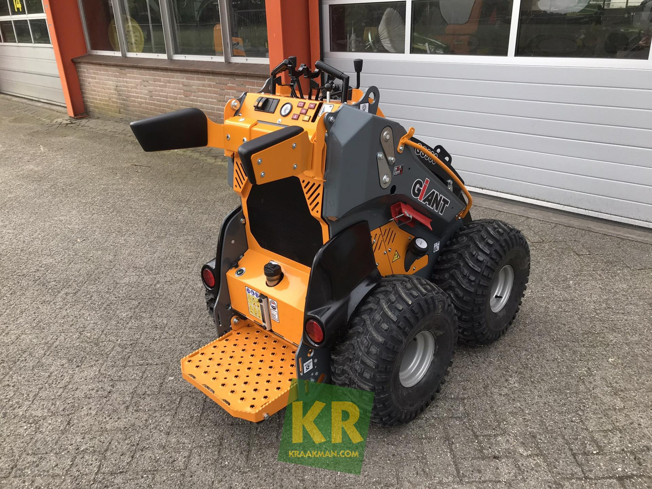 GS900 Giant - Kompaktlaadur: pilt 4 GS900 Giant - Kompaktlaadur: pilt 4