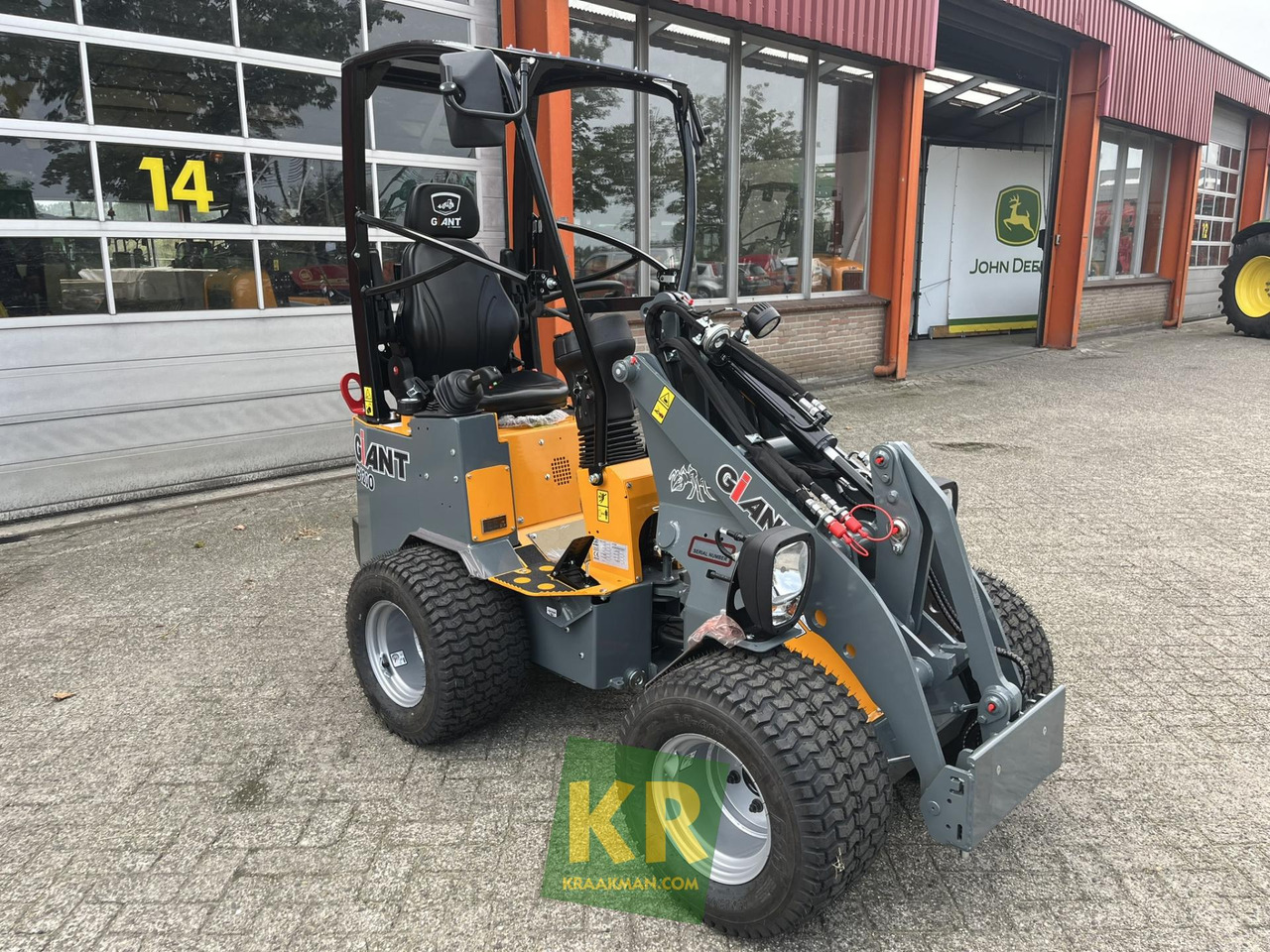 Giant G1200 - Minilaadur: pilt 2 Giant G1200 - Minilaadur: pilt 2