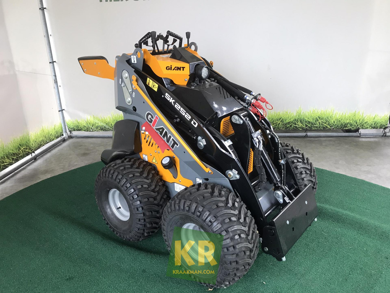 Giant SK252D - Kompaktlaadur: pilt 2 Giant SK252D - Kompaktlaadur: pilt 2