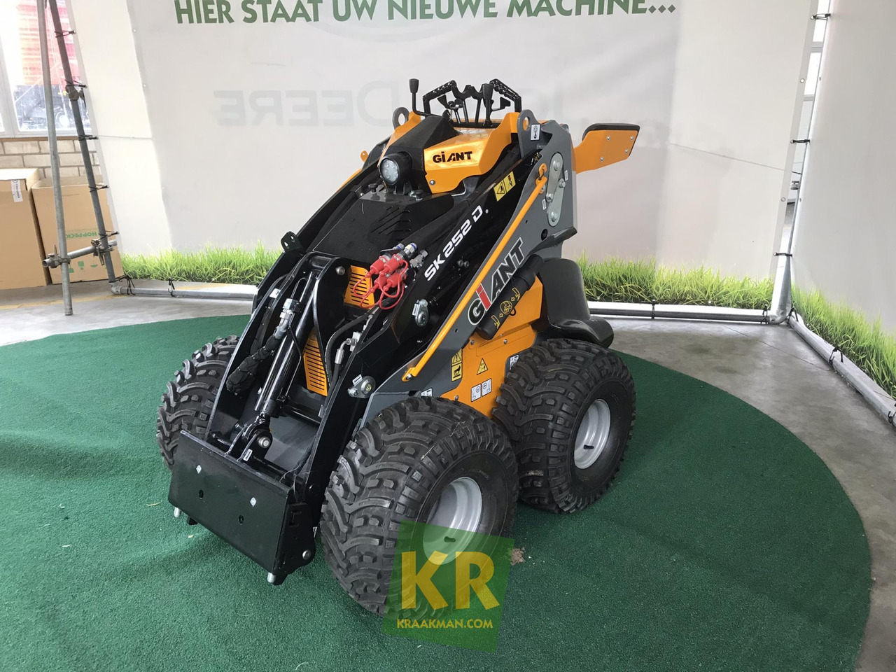 Giant SK252D - Kompaktlaadur: pilt 1 Giant SK252D - Kompaktlaadur: pilt 1