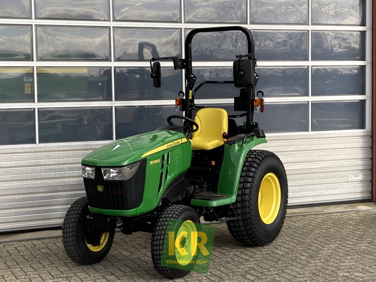 John Deere 3038E - Väiketraktor: pilt 5 John Deere 3038E - Väiketraktor: pilt 5