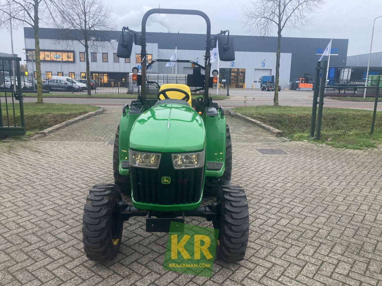 John Deere 3038E - Väiketraktor: pilt 3 John Deere 3038E - Väiketraktor: pilt 3