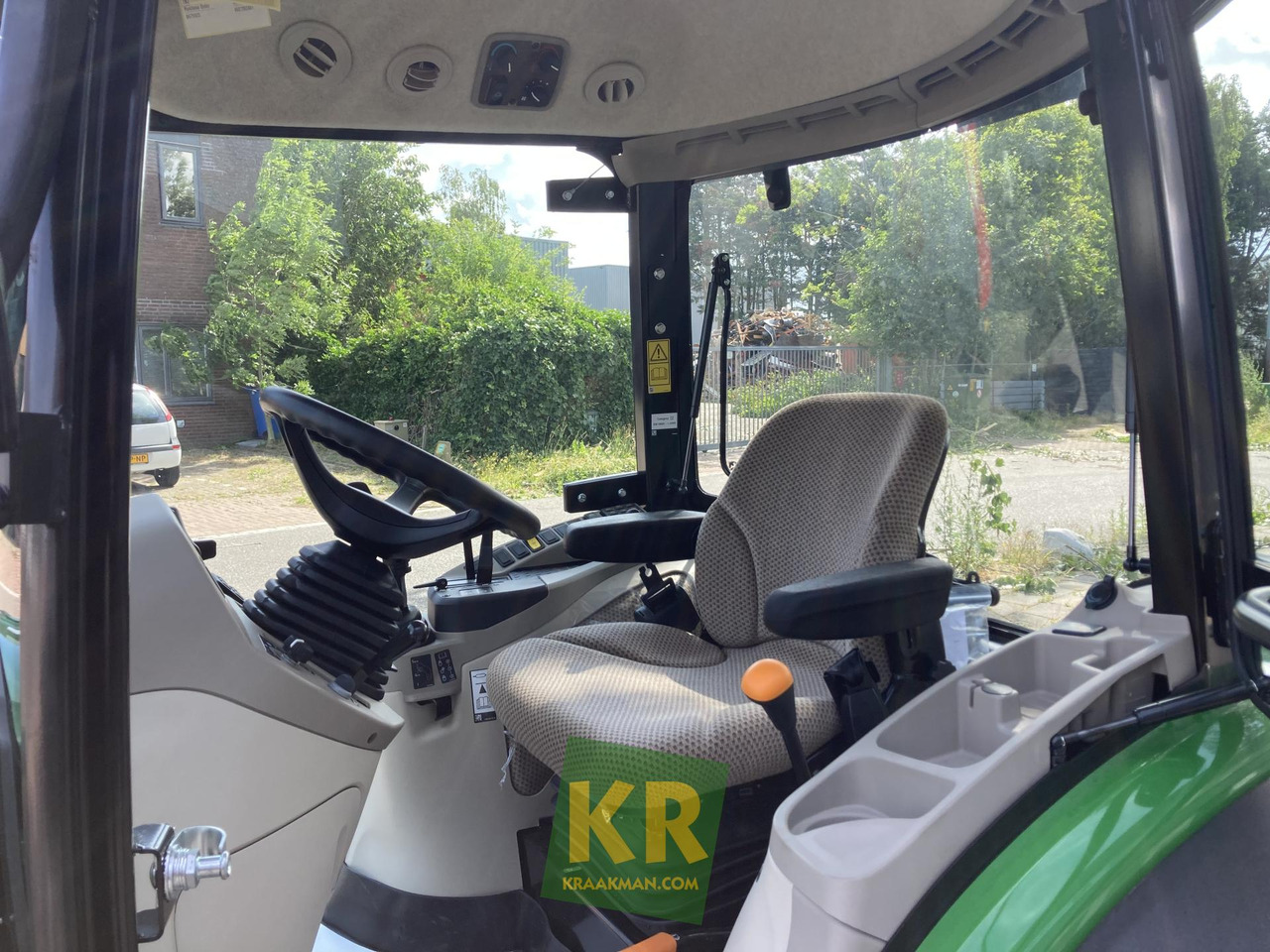 John Deere 3046R - Väiketraktor: pilt 4 John Deere 3046R - Väiketraktor: pilt 4