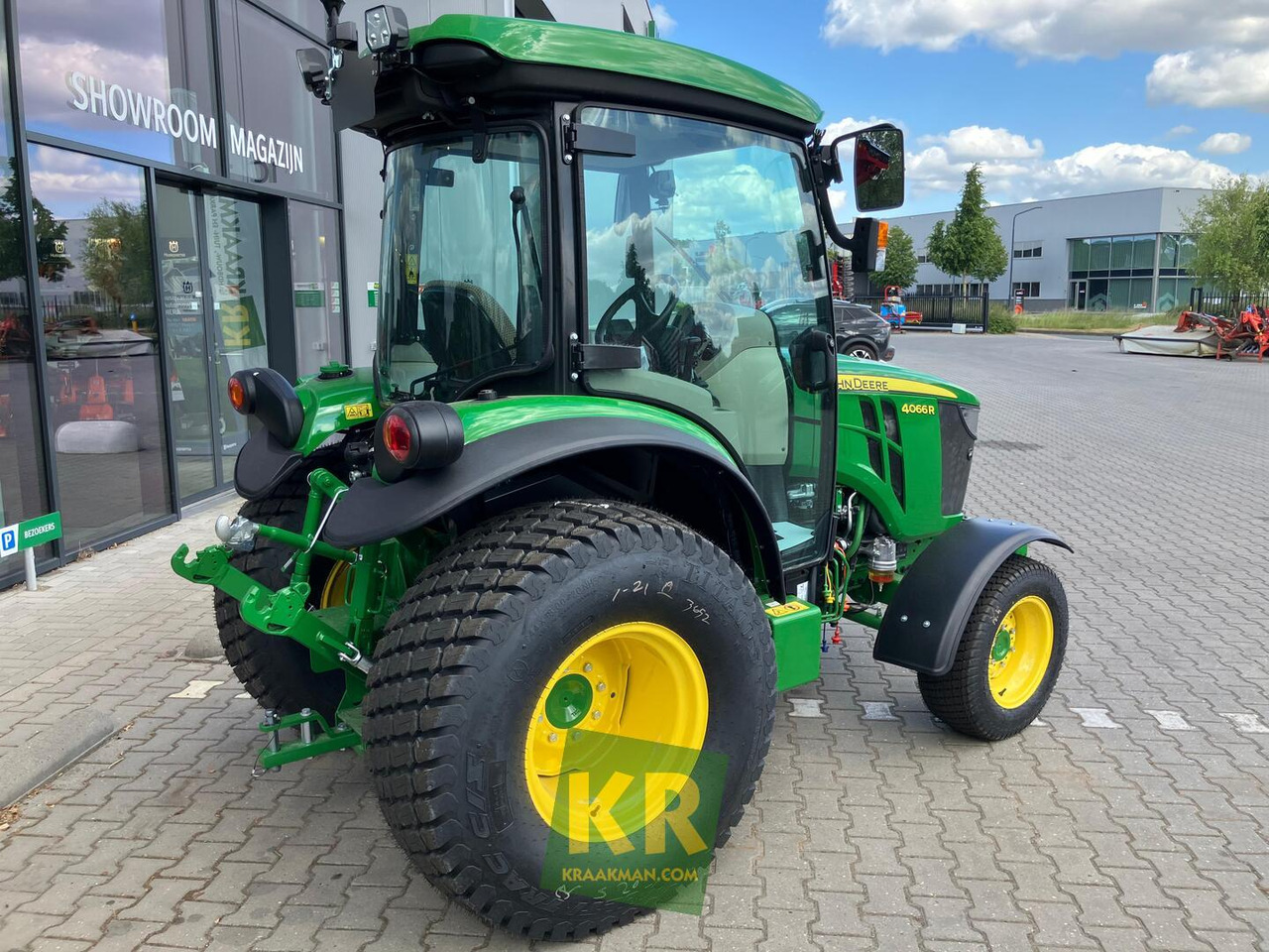 John Deere 4066R - Väiketraktor: pilt 2 John Deere 4066R - Väiketraktor: pilt 2