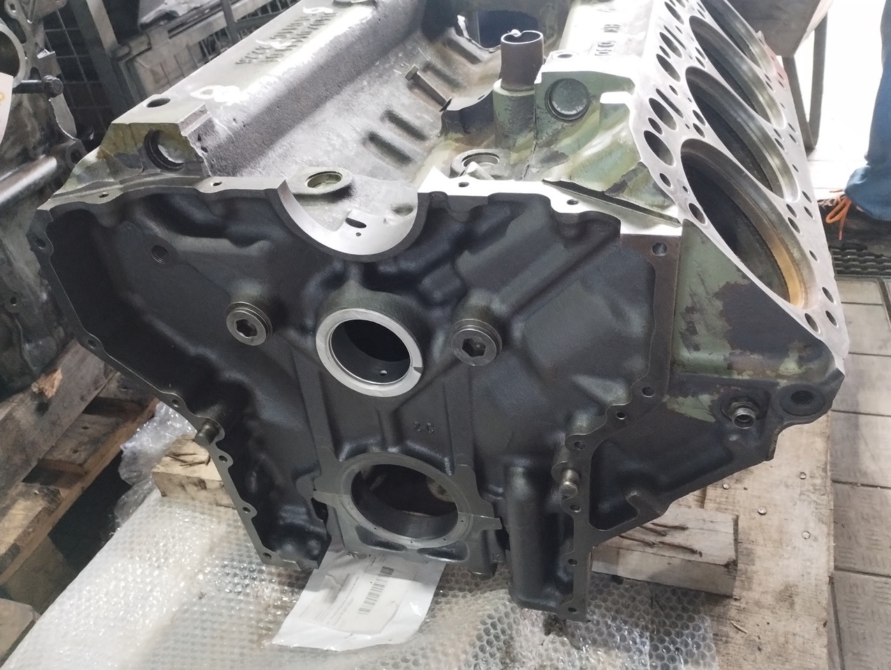 BLOK SILNIKA Mercedes OM 402 V8 - Silindriplokk - Veoauto: pilt 4 BLOK SILNIKA Mercedes OM 402 V8 - Silindriplokk - Veoauto: pilt 4