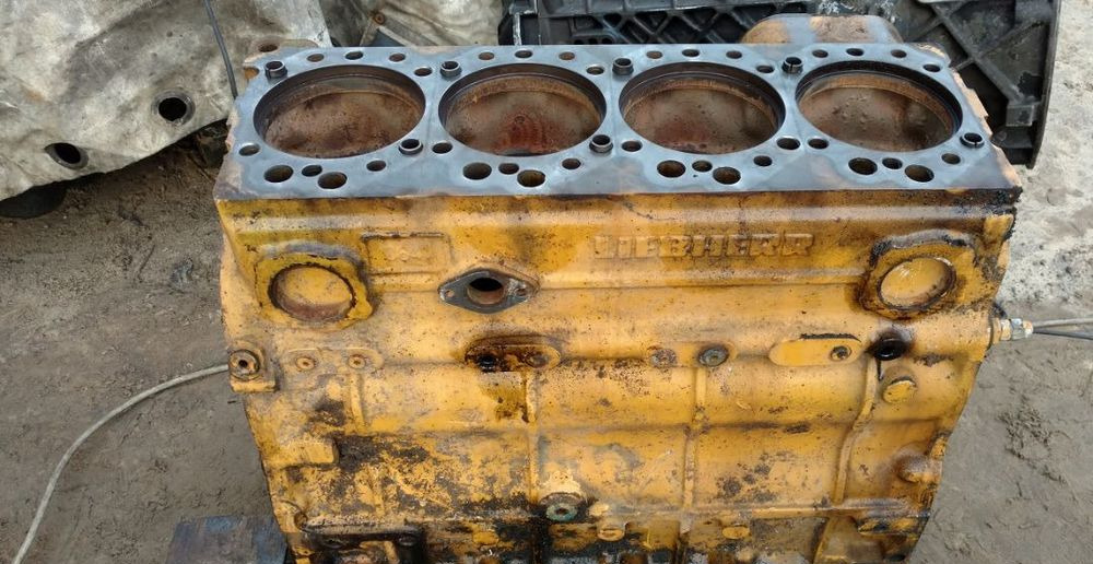 Blok Silnika LIEBHERR D904 D 904 NA 904 T CZĘŚCI WAŁ KORBOWY GŁOWICA TŁOK - Silindriplokk - Ehitusmasinad: pilt 4 Blok Silnika LIEBHERR D904 D 904 NA 904 T CZĘŚCI WAŁ KORBOWY GŁOWICA TŁOK - Silindriplokk - Ehitusmasinad: pilt 4