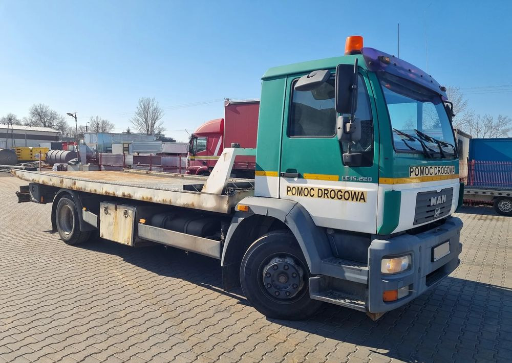 MAN LE 15 220 - Puksiirauto: pilt 2 MAN LE 15 220 - Puksiirauto: pilt 2