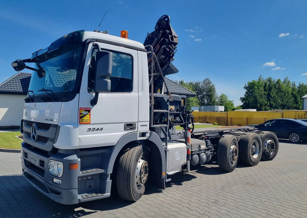 Mercedes-Benz Actros 3244 - Kabiinišassiiga veoauto: pilt 1 Mercedes-Benz Actros 3244 - Kabiinišassiiga veoauto: pilt 1