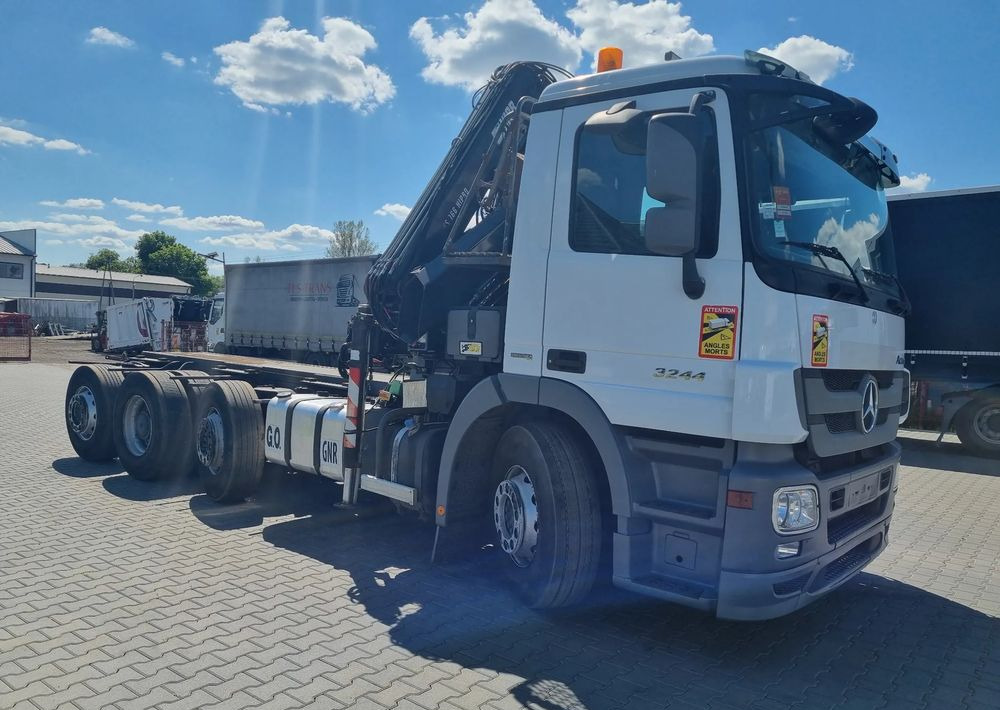 Mercedes-Benz Actros 3244 - Kabiinišassiiga veoauto: pilt 2 Mercedes-Benz Actros 3244 - Kabiinišassiiga veoauto: pilt 2