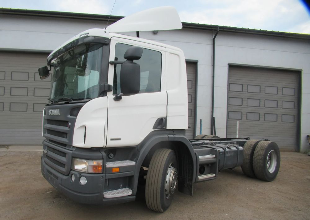 Kabiinišassiiga veoauto Scania P360: pilt 1