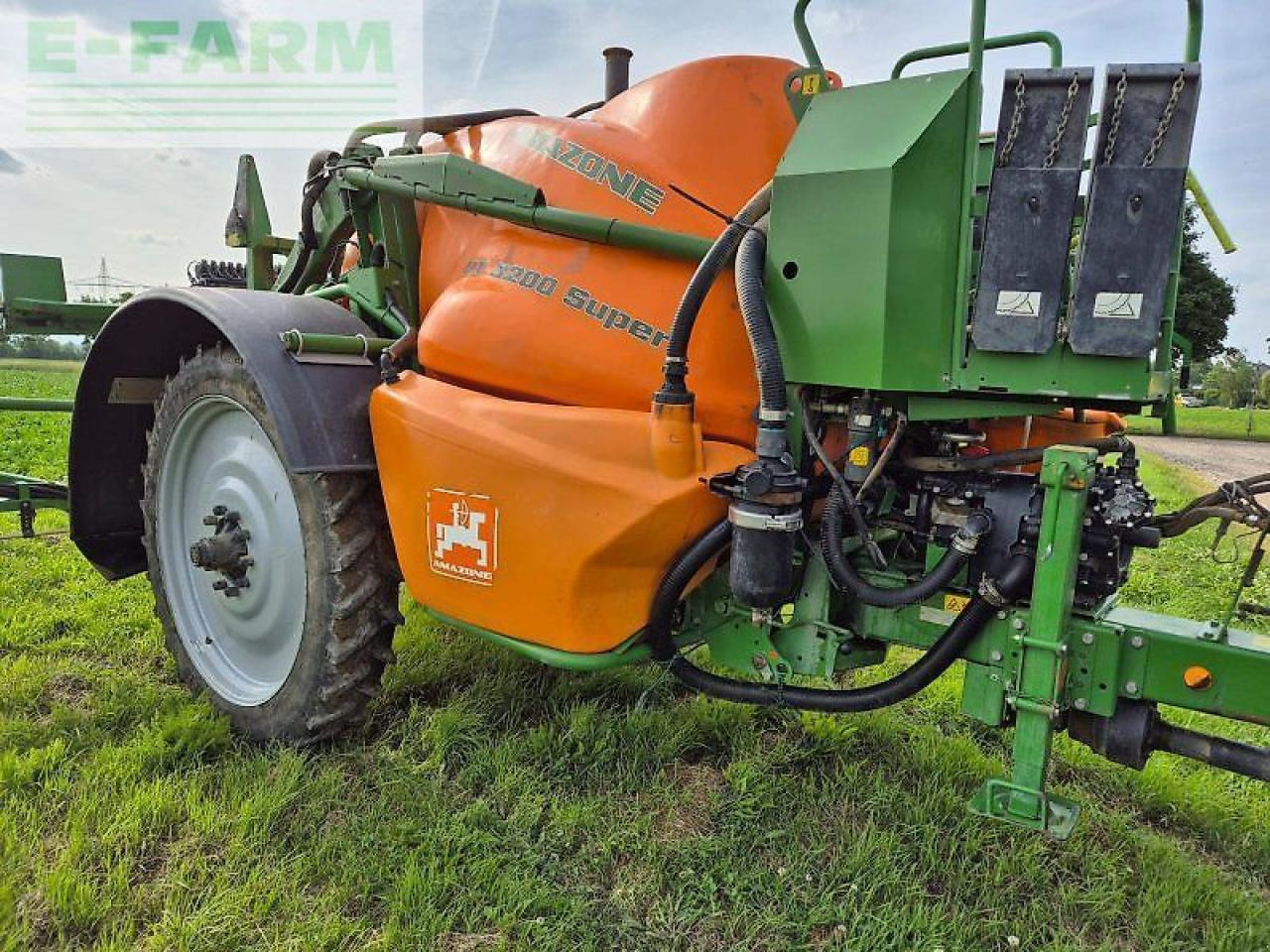 Amazone ux 3200 super - Järelveetav pritsija: pilt 1 Amazone ux 3200 super - Järelveetav pritsija: pilt 1