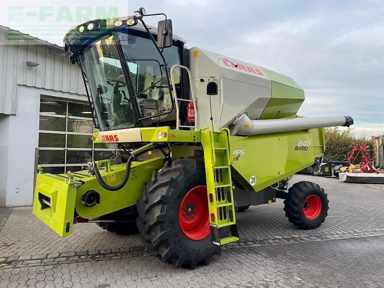 CLAAS avero 240 - Kombain: pilt 1 CLAAS avero 240 - Kombain: pilt 1