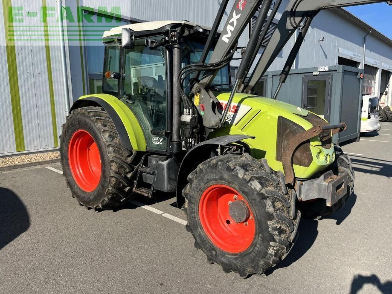 CLAAS axos 320 cx, frontlader mx u10 CX - Traktor: pilt 4 CLAAS axos 320 cx, frontlader mx u10 CX - Traktor: pilt 4