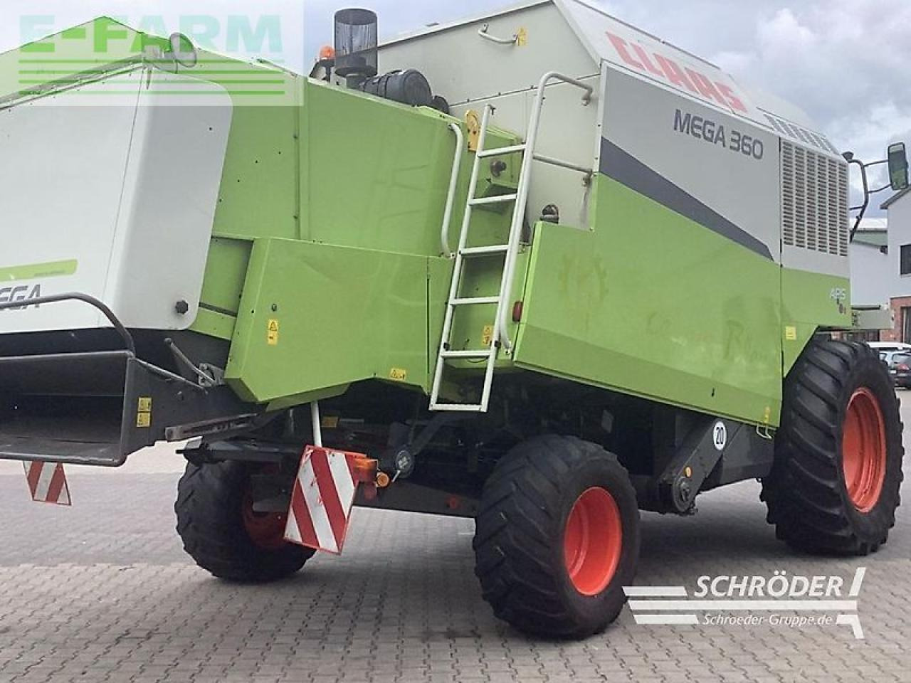CLAAS dominator 360 mega + c 600 schneidwerk - Kombain: pilt 4 CLAAS dominator 360 mega + c 600 schneidwerk - Kombain: pilt 4
