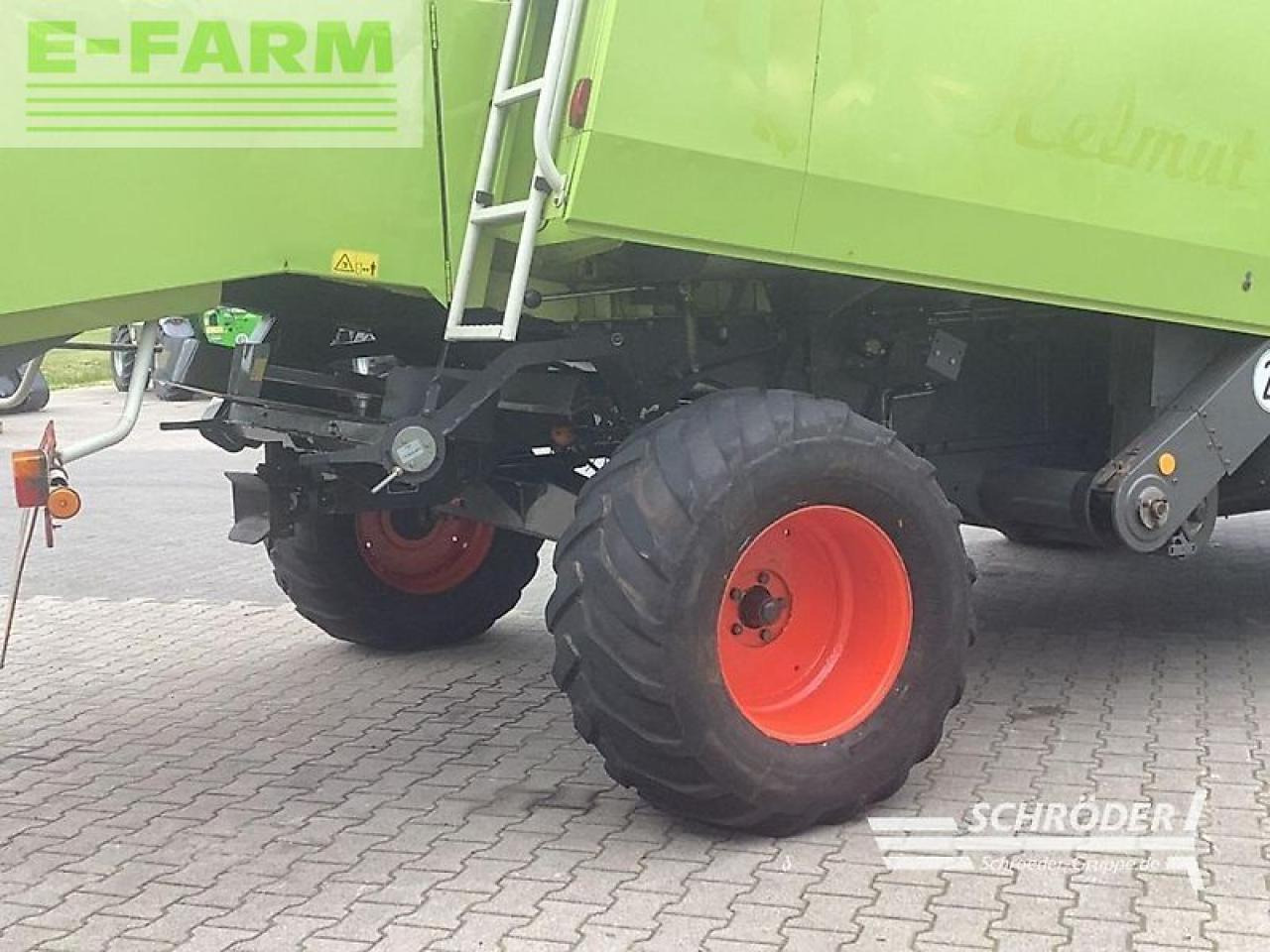 CLAAS dominator 360 mega + c 600 schneidwerk - Kombain: pilt 5 CLAAS dominator 360 mega + c 600 schneidwerk - Kombain: pilt 5