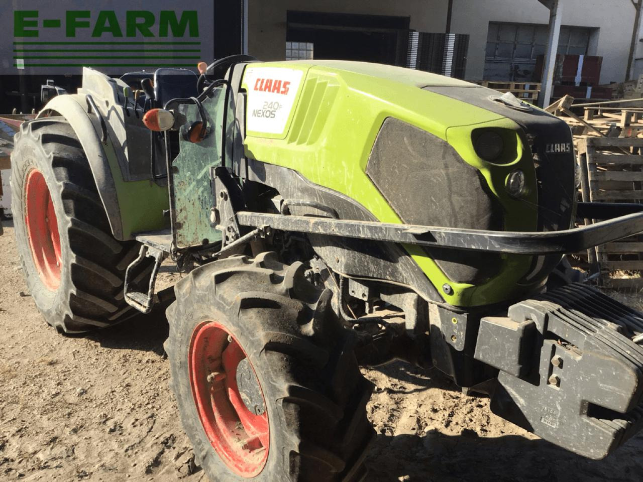 CLAAS nexos 240 f arceau F - Traktor: pilt 1 CLAAS nexos 240 f arceau F - Traktor: pilt 1