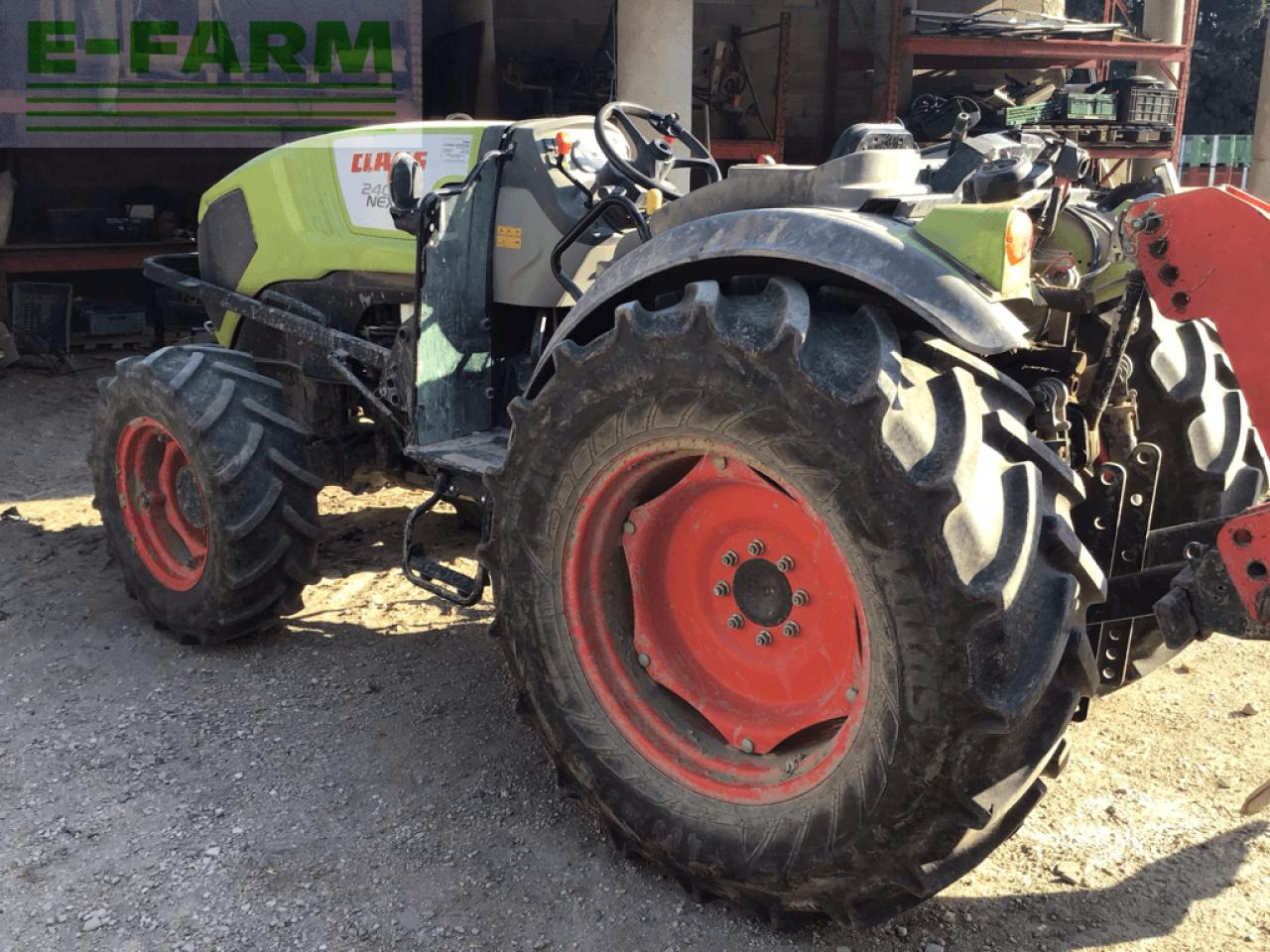 CLAAS nexos 240 f arceau F - Traktor: pilt 3 CLAAS nexos 240 f arceau F - Traktor: pilt 3