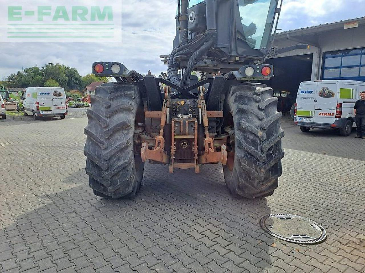 CLAAS xerion 3300 trac vc TRAC VC - Traktor: pilt 3 CLAAS xerion 3300 trac vc TRAC VC - Traktor: pilt 3