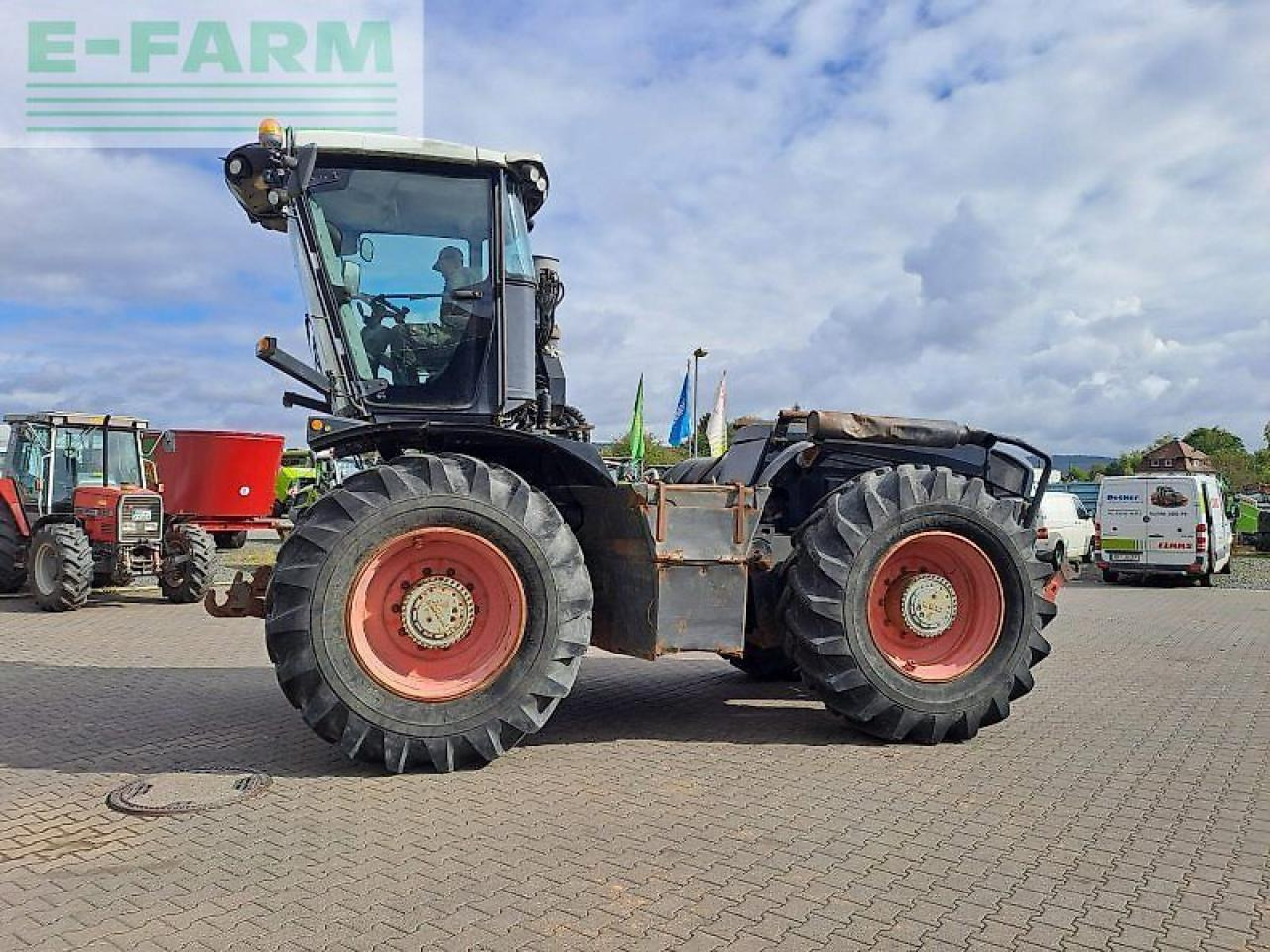 CLAAS xerion 3300 trac vc TRAC VC - Traktor: pilt 1 CLAAS xerion 3300 trac vc TRAC VC - Traktor: pilt 1