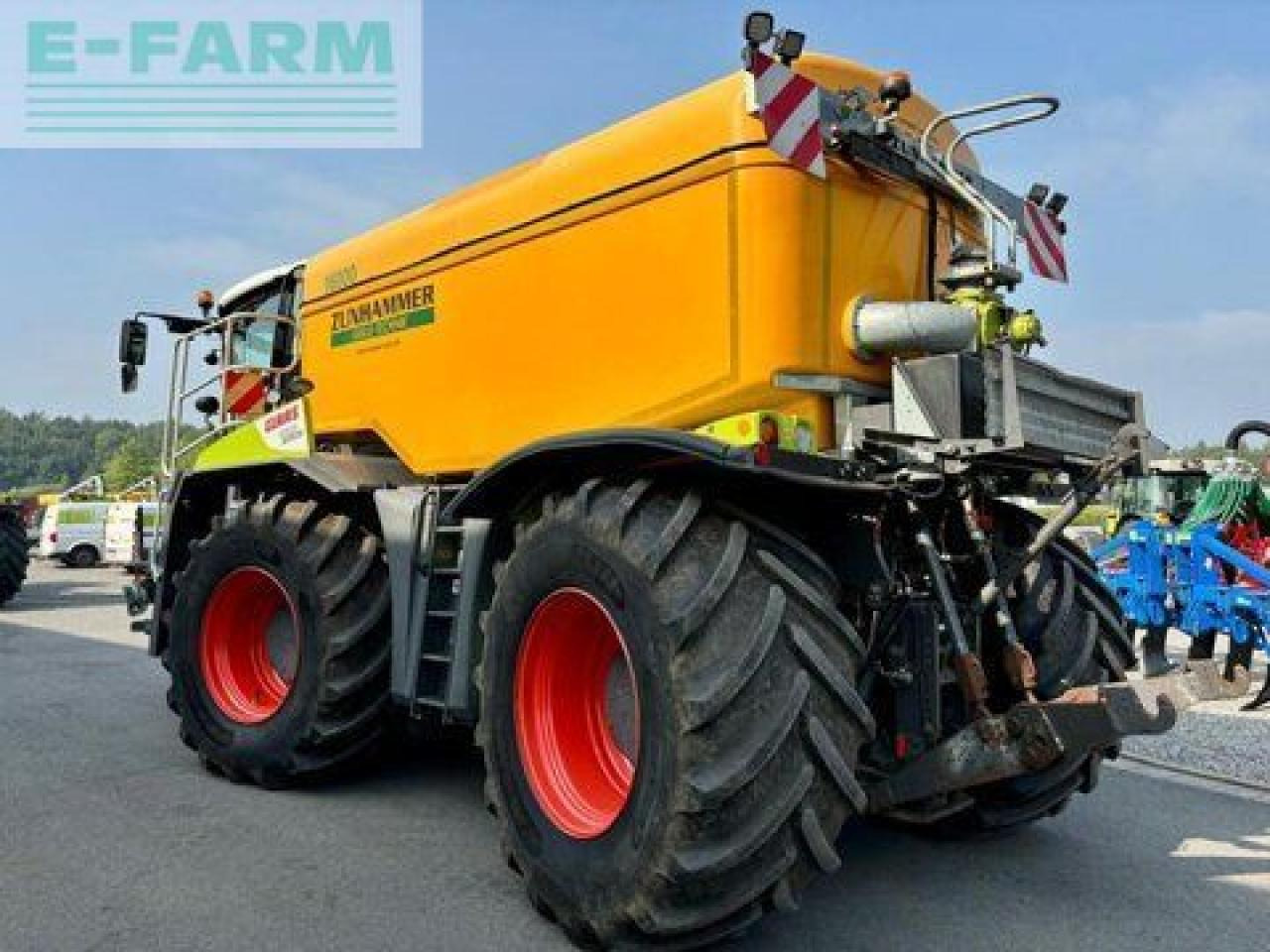 CLAAS xerion 4000 saddle trac, zunhammer acx 16 cbm SADDLE TRAC - Traktor: pilt 3 CLAAS xerion 4000 saddle trac, zunhammer acx 16 cbm SADDLE TRAC - Traktor: pilt 3