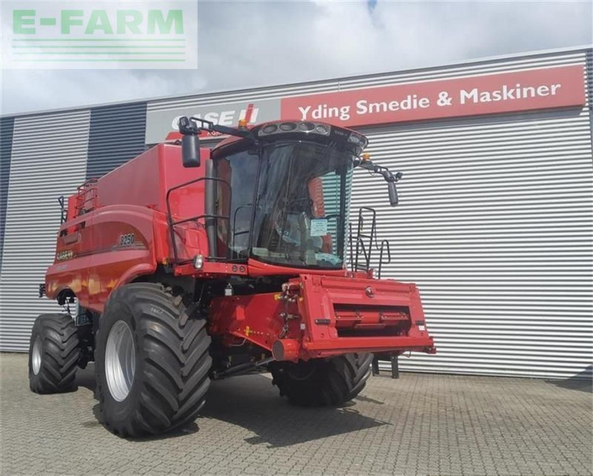 Case-IH 8250 kampagnepris axial-flow 8250 med 35 fod varioskærebord - Kombain: pilt 1 Case-IH 8250 kampagnepris axial-flow 8250 med 35 fod varioskærebord - Kombain: pilt 1