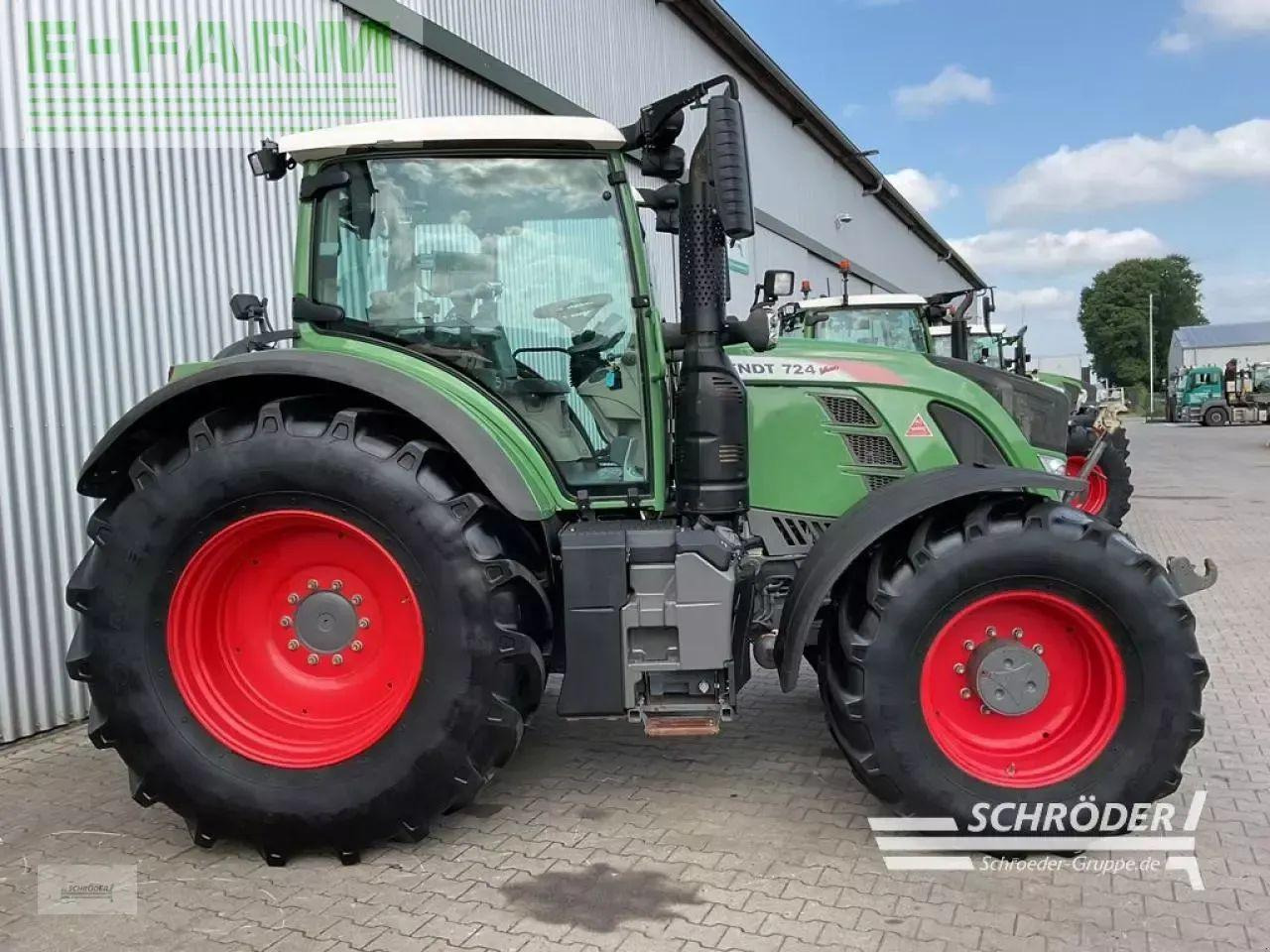 Fendt 724 vario s4 profi plus ProfiPlus - Traktor: pilt 2 Fendt 724 vario s4 profi plus ProfiPlus - Traktor: pilt 2