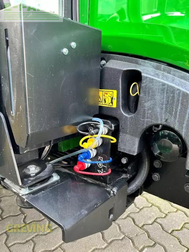 John Deere 2038r kab - Traktor: pilt 3 John Deere 2038r kab - Traktor: pilt 3