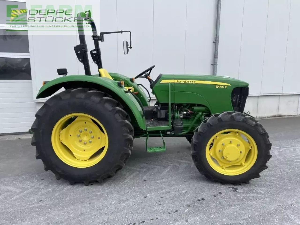 John Deere 5055e - Traktor: pilt 3 John Deere 5055e - Traktor: pilt 3