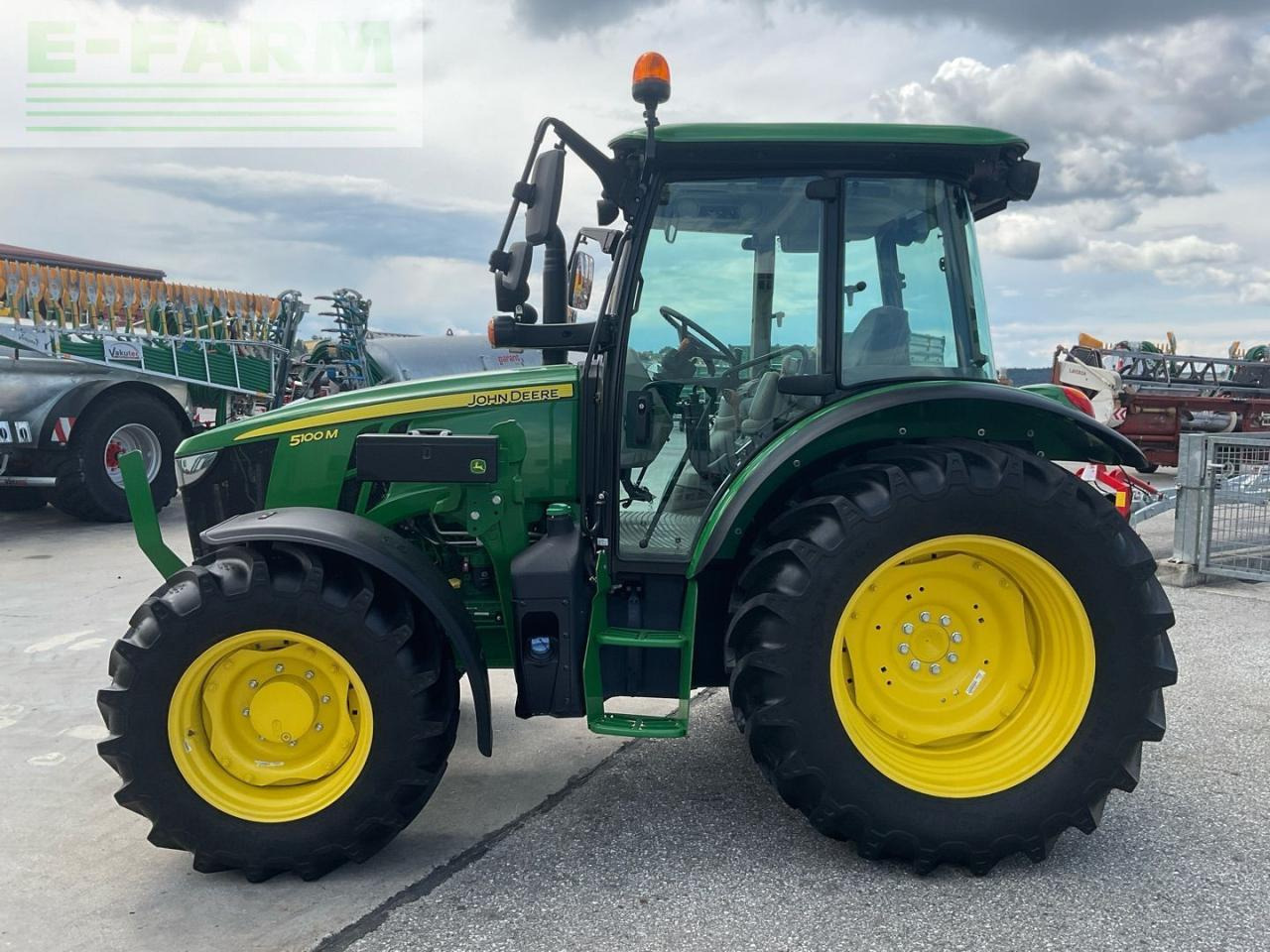 John Deere 5100M - Traktor: pilt 2 John Deere 5100M - Traktor: pilt 2