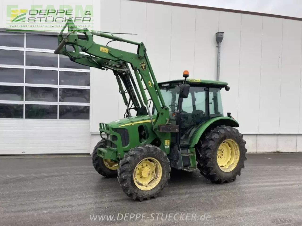 John Deere 5720 - Traktor: pilt 1 John Deere 5720 - Traktor: pilt 1