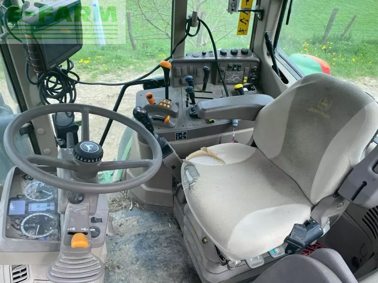 Traktor John Deere 6110m command quad +: pilt 10