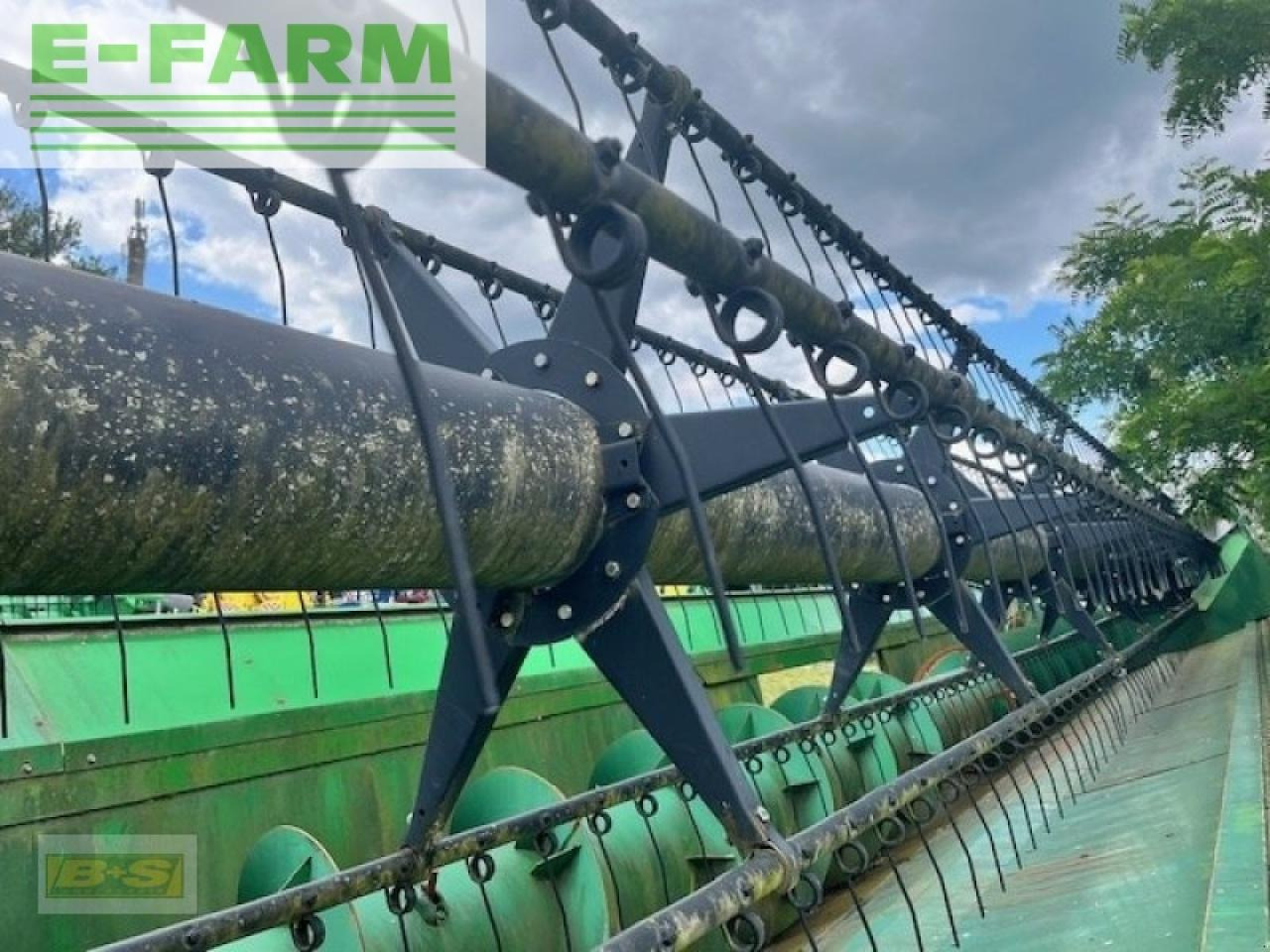 John Deere 635r inkl. rapsvorsatz und wagen - Kombaini päis: pilt 4 John Deere 635r inkl. rapsvorsatz und wagen - Kombaini päis: pilt 4