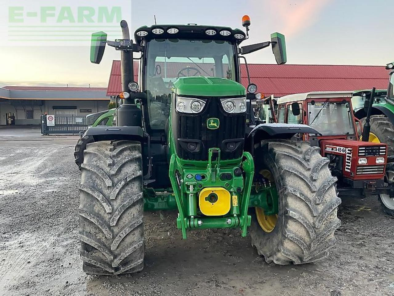 John Deere 6r 215 - Traktor: pilt 2 John Deere 6r 215 - Traktor: pilt 2