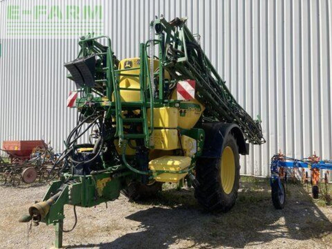 John Deere 840 tf - Järelveetav pritsija: pilt 2 John Deere 840 tf - Järelveetav pritsija: pilt 2