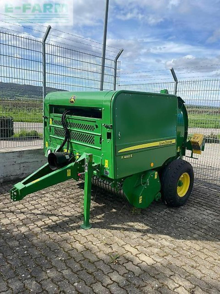 John Deere f440e - Heinapress, kandiline: pilt 1 John Deere f440e - Heinapress, kandiline: pilt 1