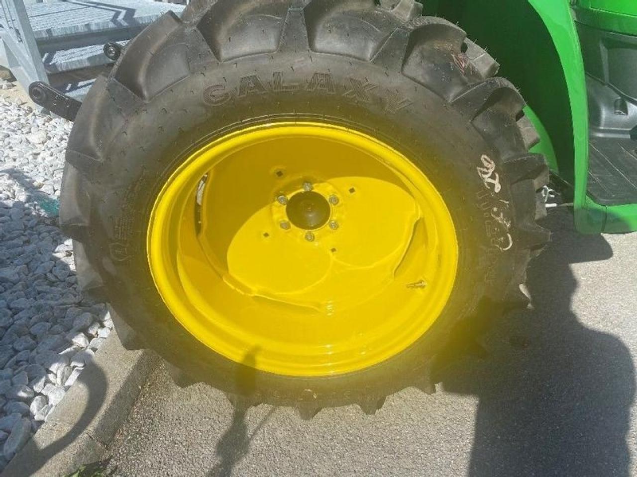 John Deere kompakttraktor - Väiketraktor: pilt 1 John Deere kompakttraktor - Väiketraktor: pilt 1