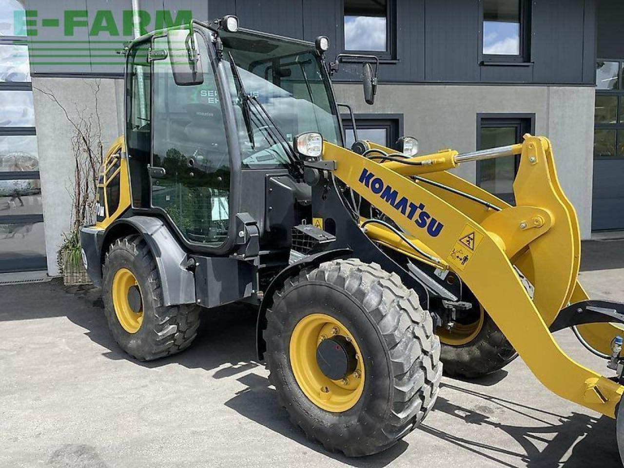 Komatsu wa 70m 6 tonner mit nur 246 stunden, inkl. 2 werkzeugen - Miniekskavaator: pilt 1 Komatsu wa 70m 6 tonner mit nur 246 stunden, inkl. 2 werkzeugen - Miniekskavaator: pilt 1