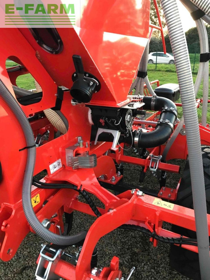 Kubota semoir à grains td1601f kubota - Täppiskülvimasin: pilt 4 Kubota semoir à grains td1601f kubota - Täppiskülvimasin: pilt 4