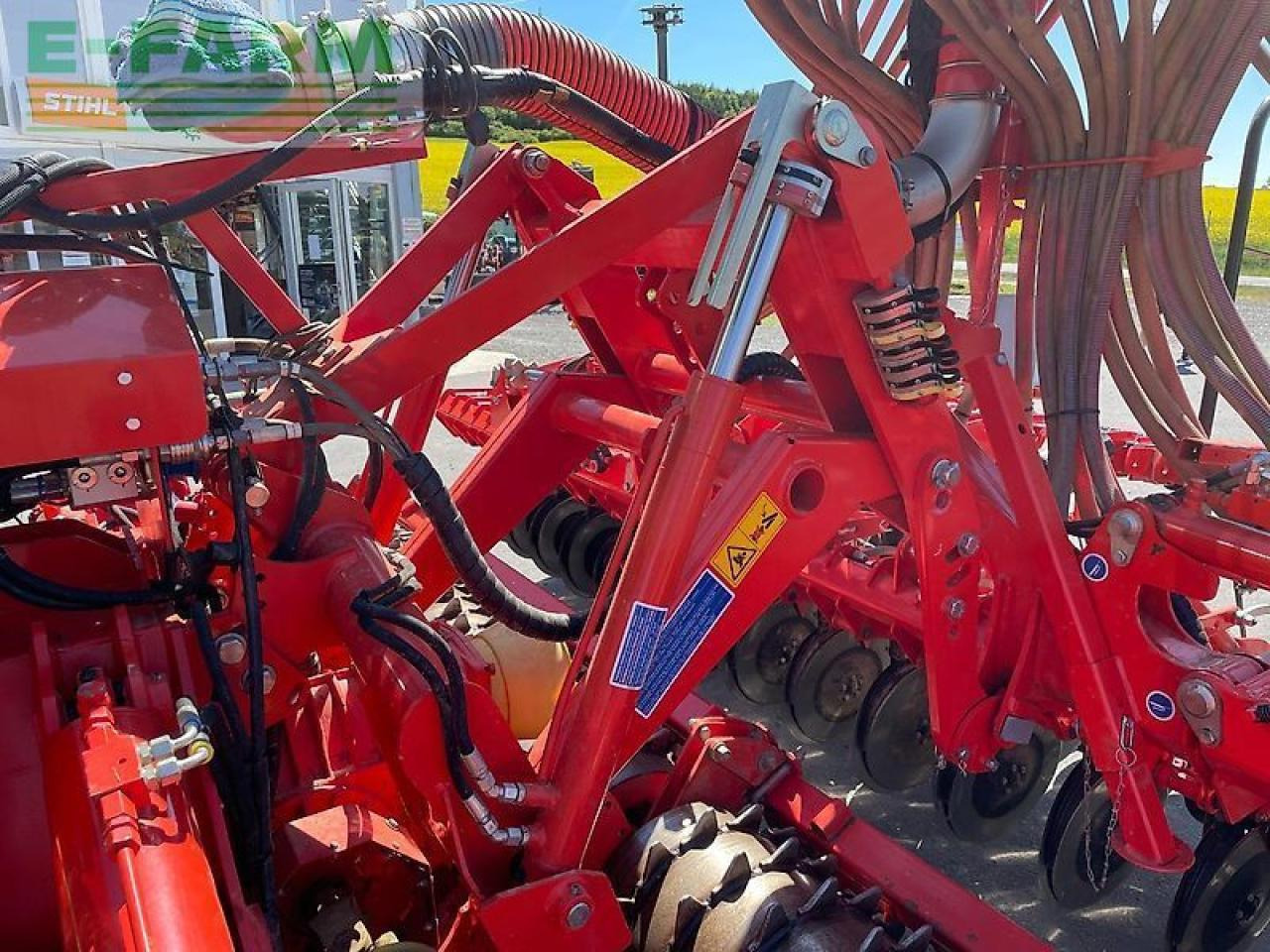 Kuhn drillkombi btf 5000 r mit fronttank und kreiselegge - Külvimasin: pilt 3 Kuhn drillkombi btf 5000 r mit fronttank und kreiselegge - Külvimasin: pilt 3