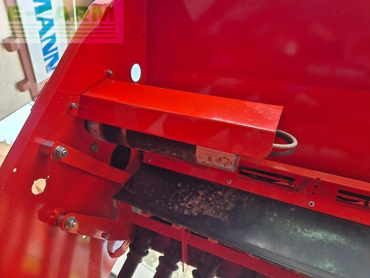 Külvimasin Kuhn sitera 330e 24 reihen + hrb 303d , elektrische dosierung, spuranreißer, durakuhn: pilt 14 Külvimasin Kuhn sitera 330e 24 reihen + hrb 303d , elektrische dosierung, spuranreißer, durakuhn: pilt 14