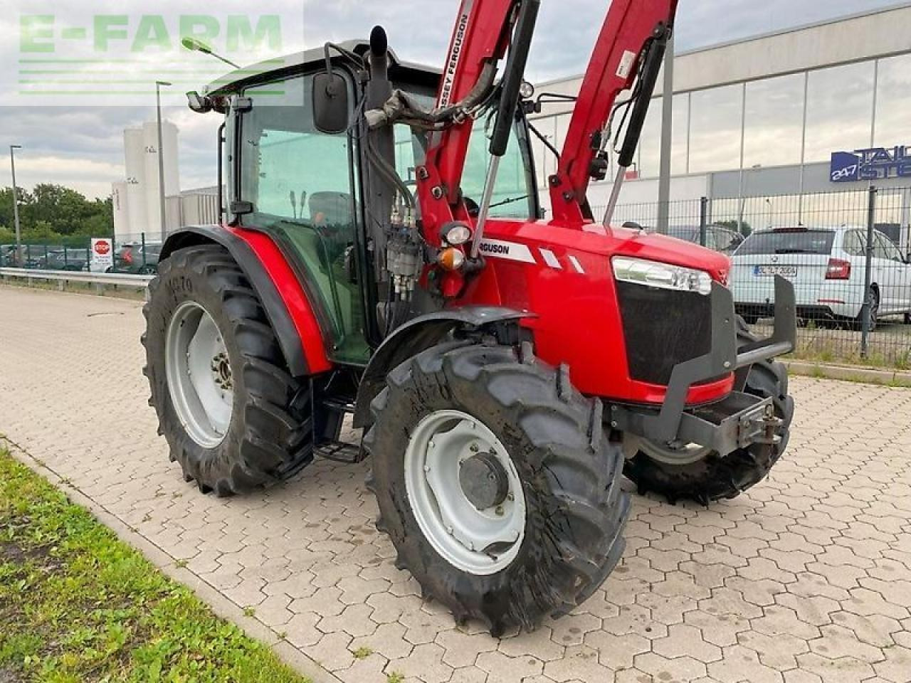 Massey Ferguson 4707 mit frontalder - Traktor: pilt 3 Massey Ferguson 4707 mit frontalder - Traktor: pilt 3